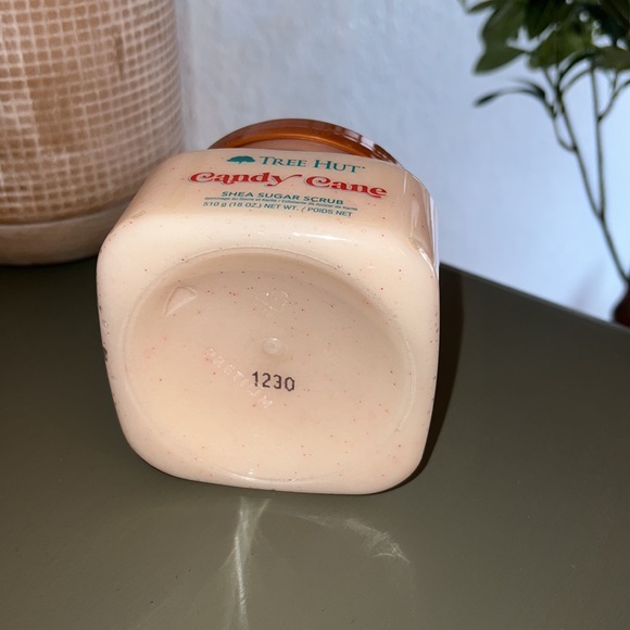 🎅 candy cane tree hut body scrub - Picture 3 of 3